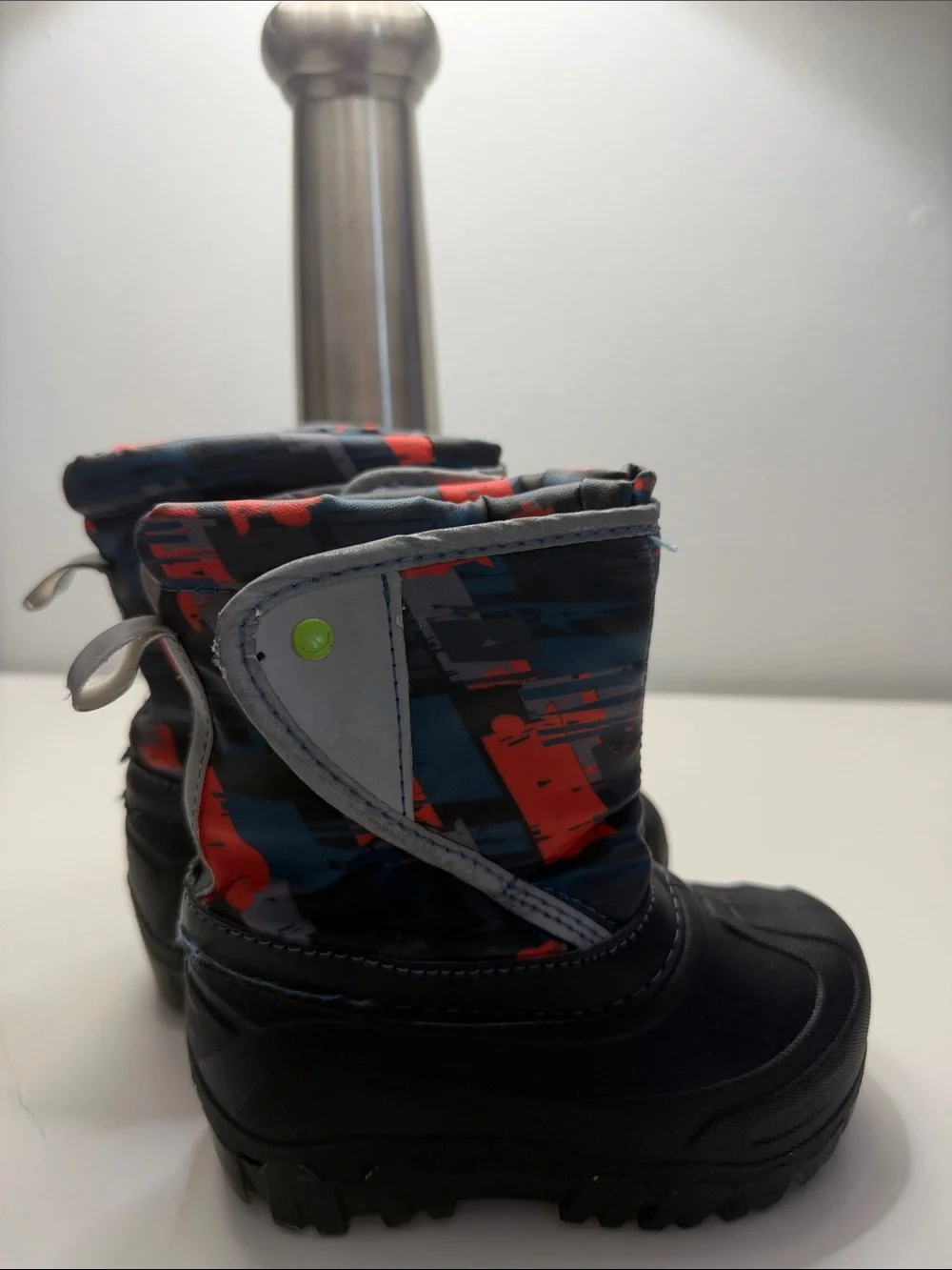 Kids Black and Blue Waterproof Snow Boots with Red Accents SZ 7/8